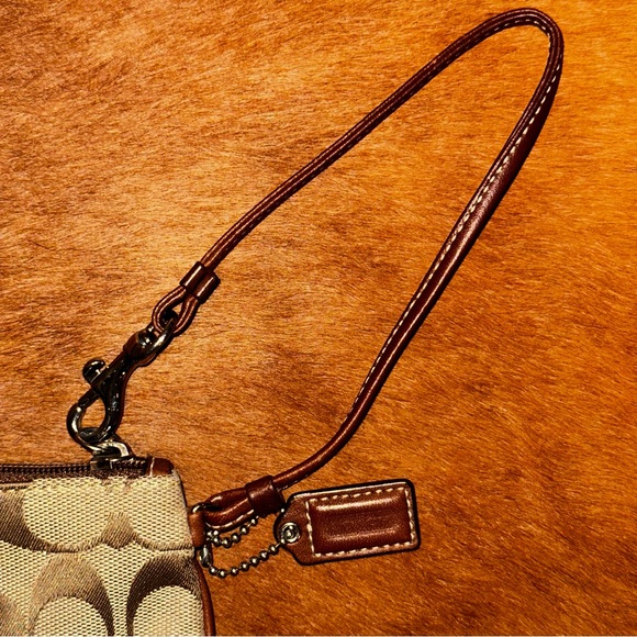Coach wristlet - Picture 9 of 9